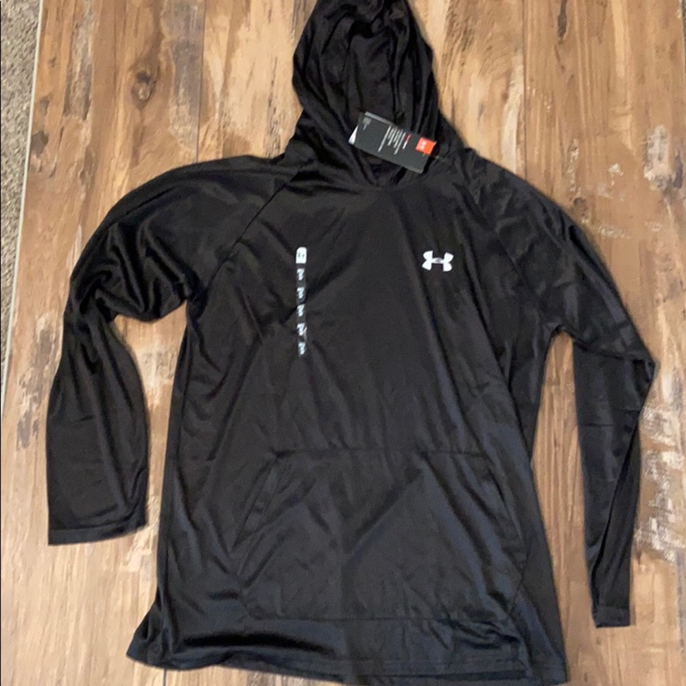 Men’s UnderArmor shirt with hood